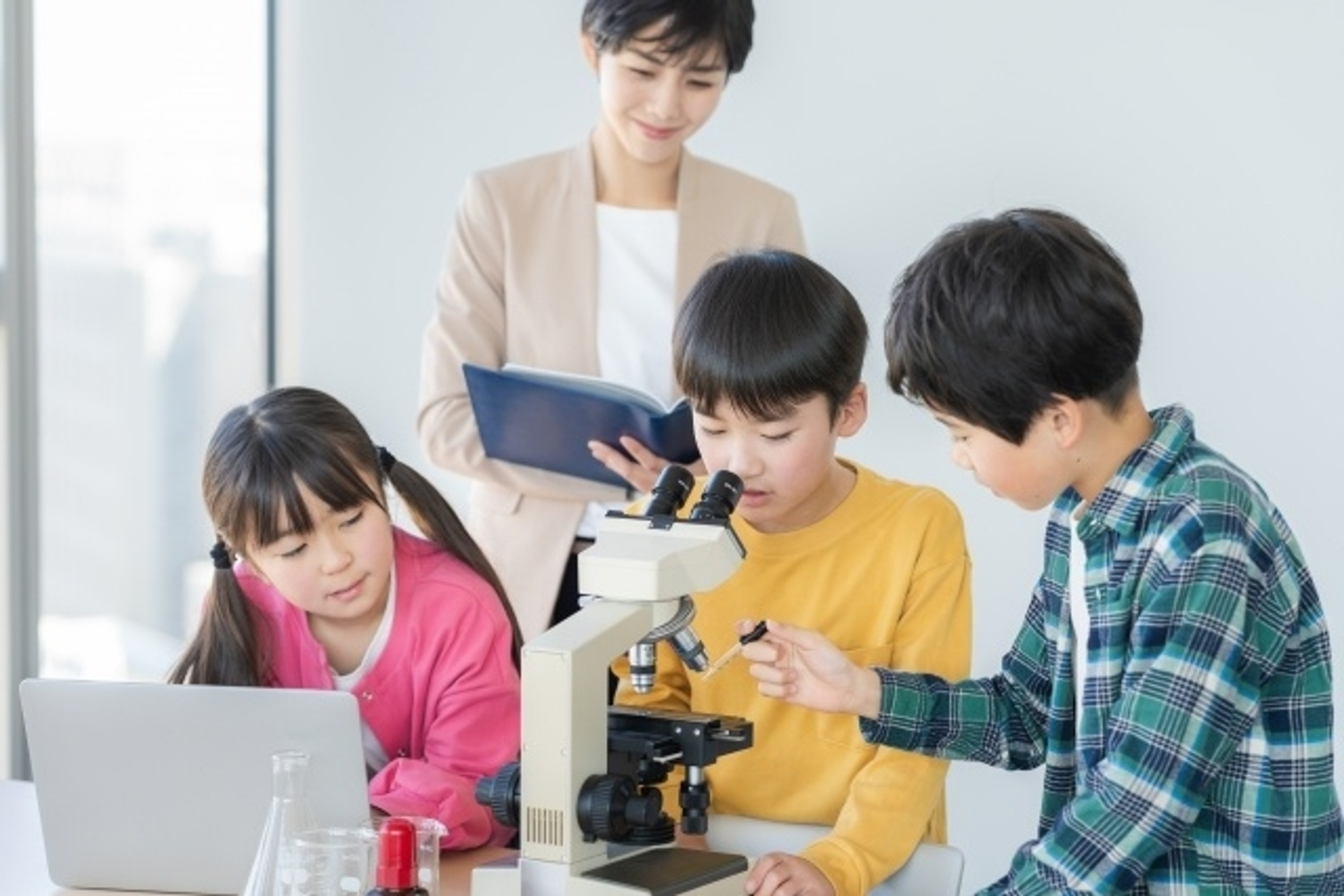 数学・理科の専門性と教える力を育む 数学・理科の専門性と教える力を育む
