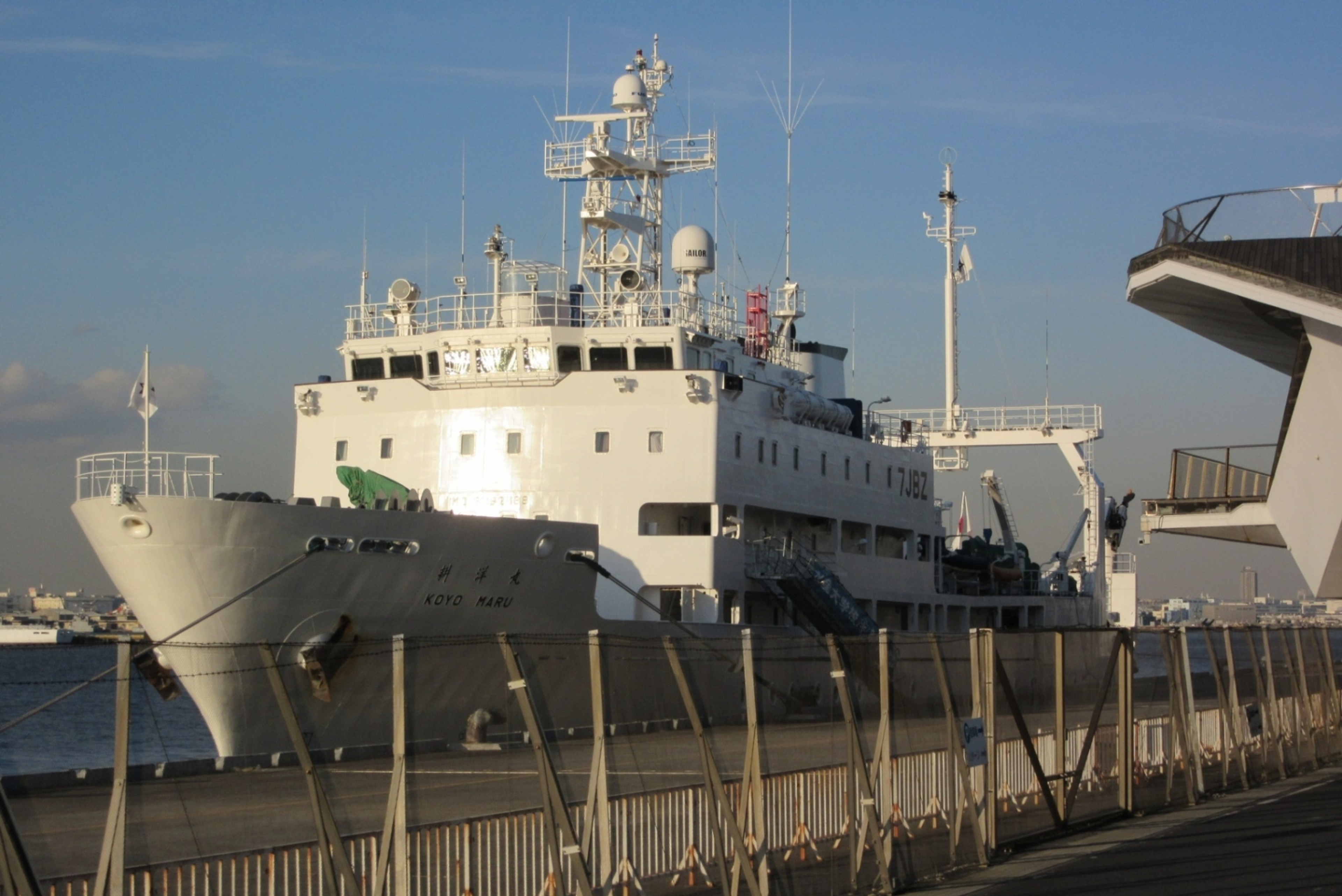 大型練習船による様々な乗船実習 大型練習船による様々な乗船実習