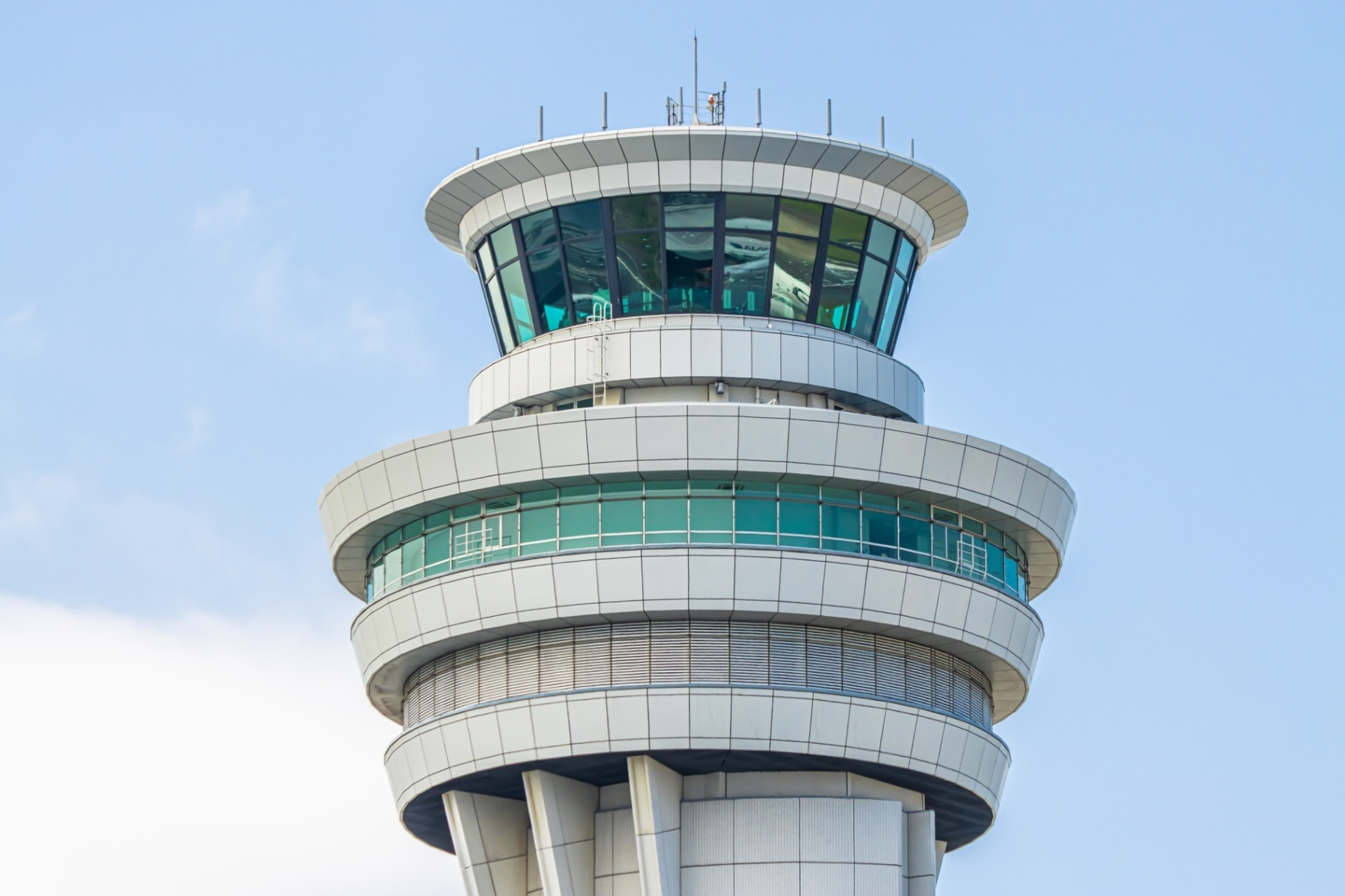 大空の安全を支える 大空の安全を支える